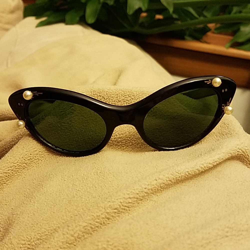 Vintage cat eye sunglasses